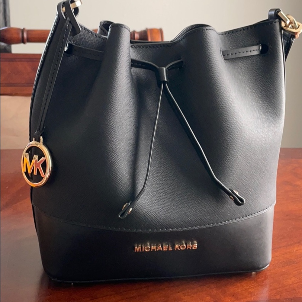 Michael Kors Medium Trista Bucket Bag